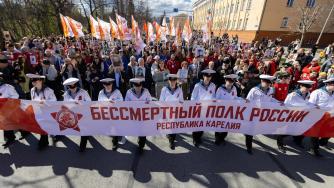 Депутаты в Бессмертном полку