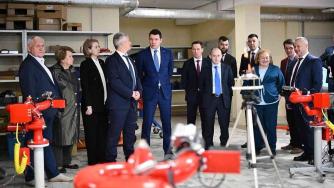 чиновники на предприятии
