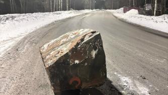 Камень упал с камневоза