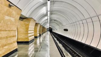В метро