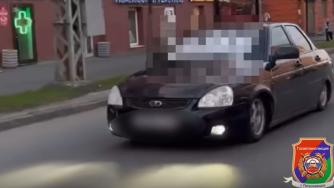 наклейка на машине