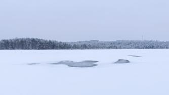 Замерзшее озеро