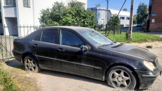 брошенный автомобиль