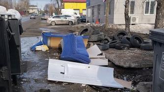 Старые шины, автомобильные покрышки