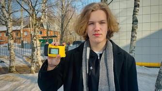 Школьник из Пряжи Андрей Евсеев.