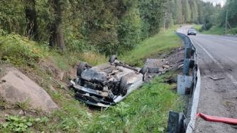 Перевернувшийся автомобиль