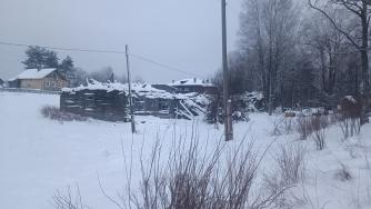 Наполовину снесенный дом