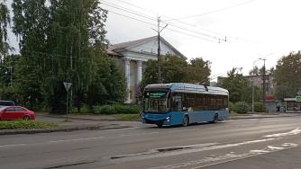 Троллейбус в городе