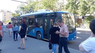 Троллейбус в городе