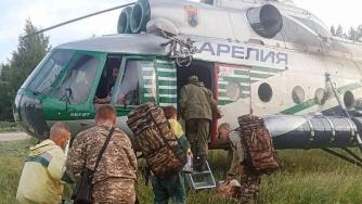 посадка спасателей в вертолет