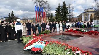 возложение цветов