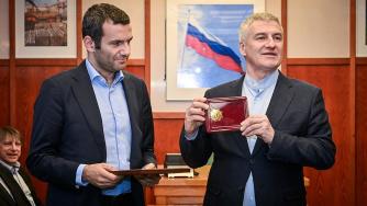 вручение награды Тиграну Саакяну
