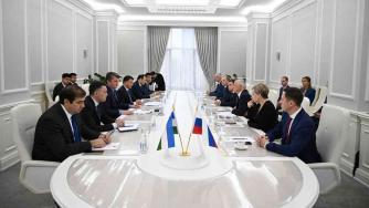 делегаты форума за круглым столом