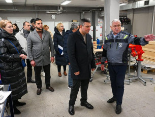 Армянская делегация на заводе ЭФЭР