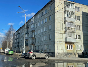 Дом в Кеми уходит под землю