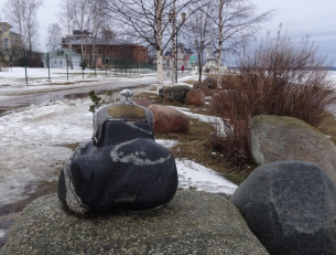 Кошелек на набережной