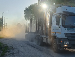 Пыльная городская дорога