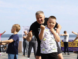 мужчина с ребенком