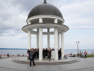 Открытое пианино в ротонде