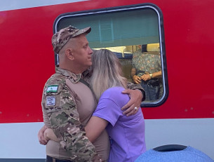 Прощание с женой на вокзале в Петрозаводске