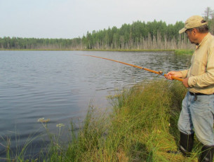 Рыбак в Карелии