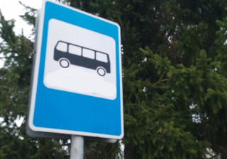 табличка - остановка автобуса