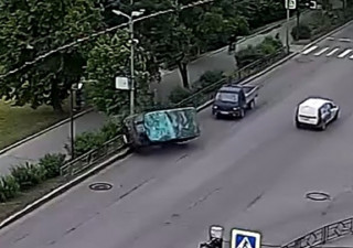 Перевернувшийся автомобиль