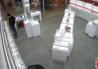 Вор в ювелирке