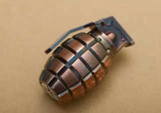 Граната на столе