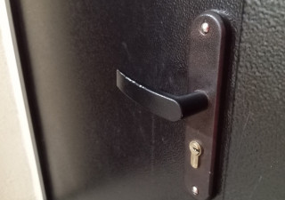 дверь в квартиру