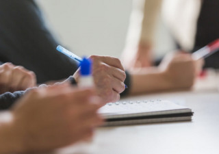 За столом переговоров