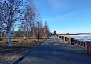 Весна на набережной