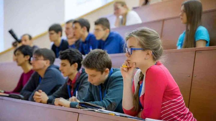 абитуриенты