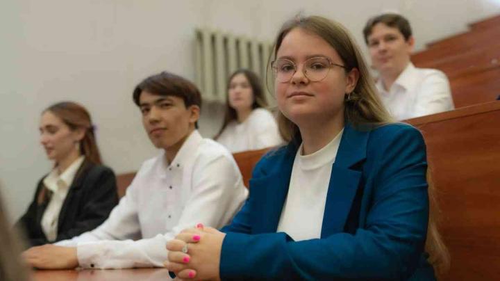 абитуриенты