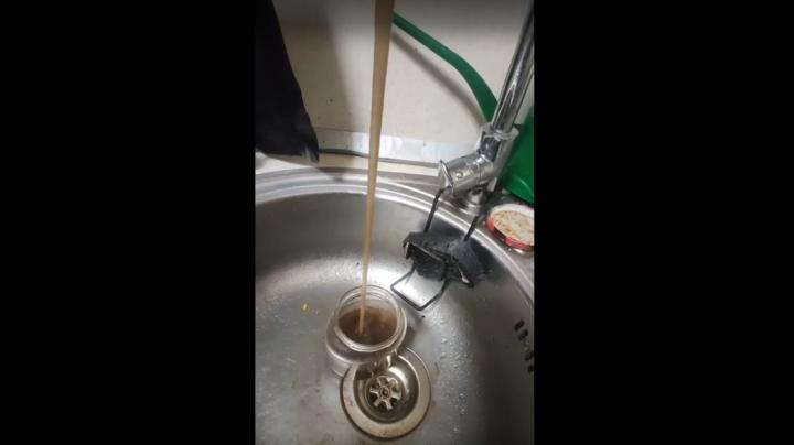 коричневая вода