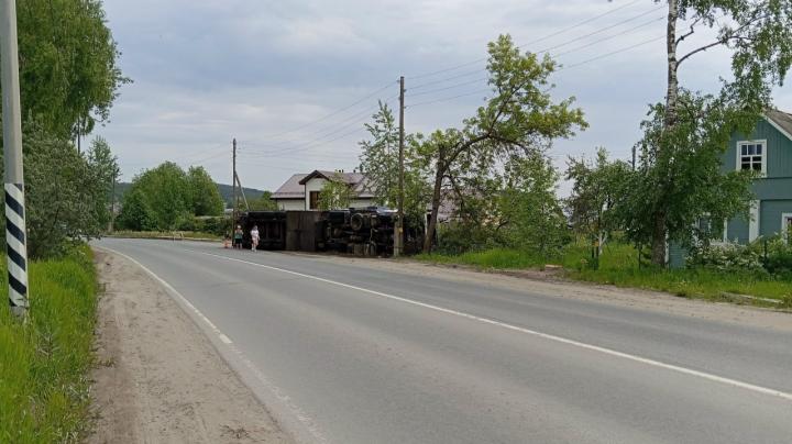 Перевернувшаяся фура