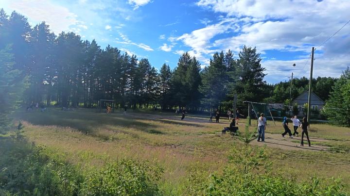Футбольное поле в деревне Виданы
