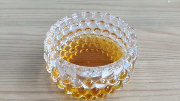 Мед в миске