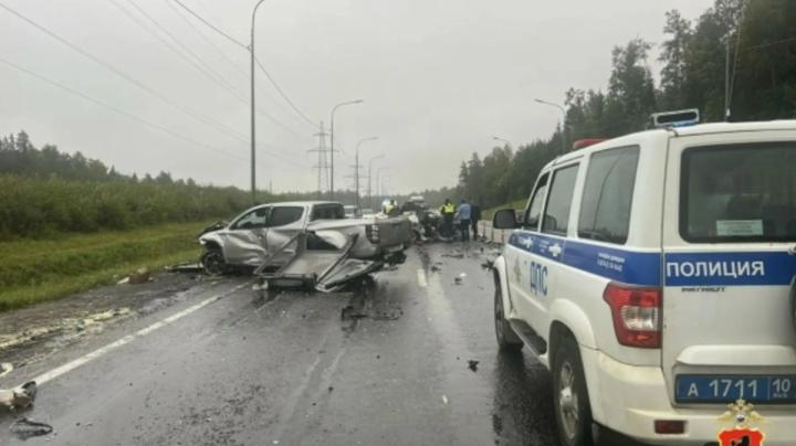 место ДТП, разбитый пикап, полиция