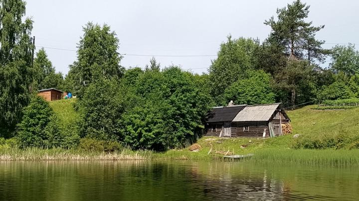 Баня на берегу озера