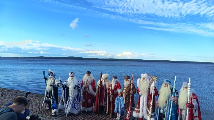 Деды морозы на набережной Петрозаводска