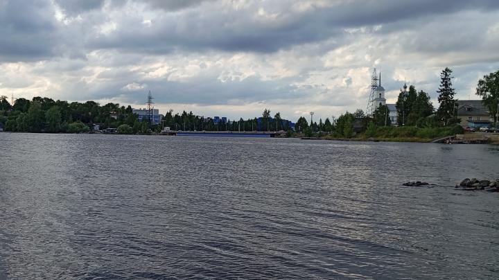 наплавной мост в Соломенном, церковь и Онежское озеро