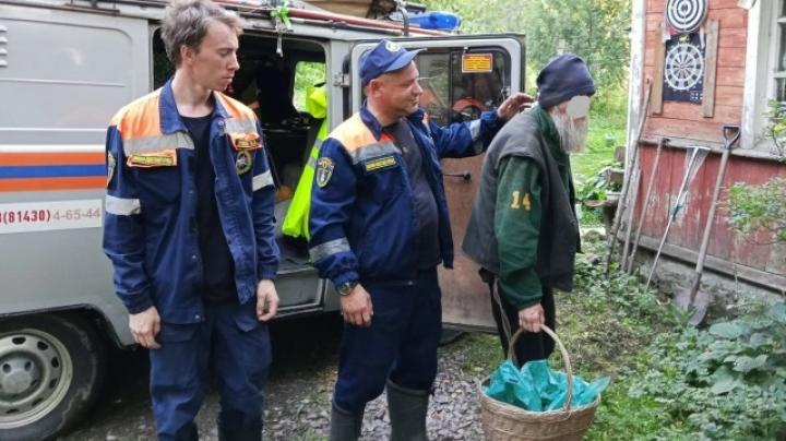 спасатели нашли заблудившегося грибника