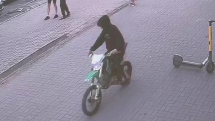 на питбайке