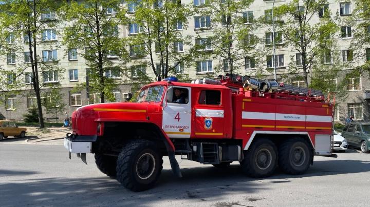 пожарная машина на улице петрозаводска