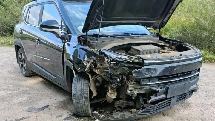 у автомобиля разбит бок