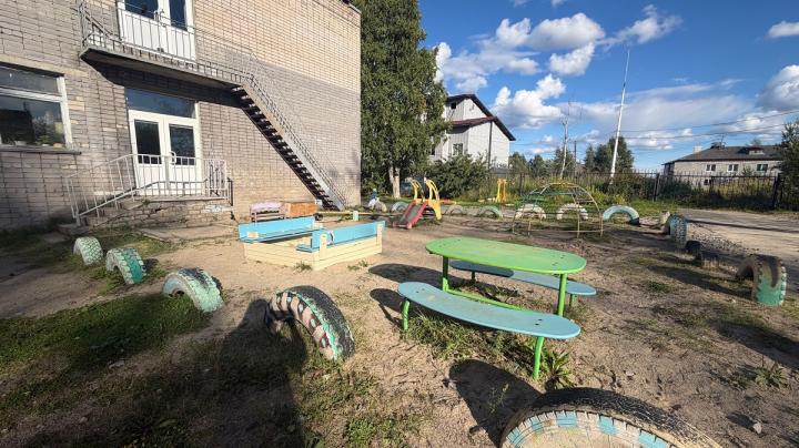 Шины на детской площадке
