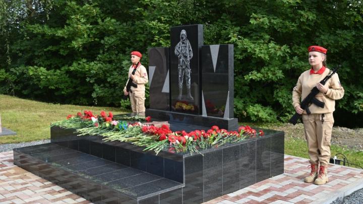 памятник бойцам СВО в Беломорске