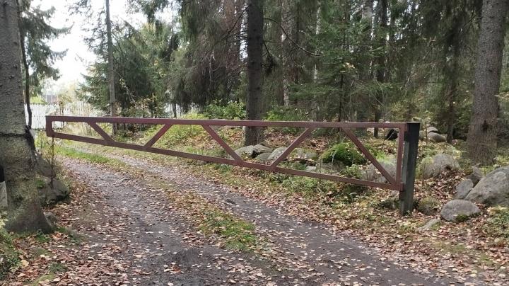 Шлагбаум под снос