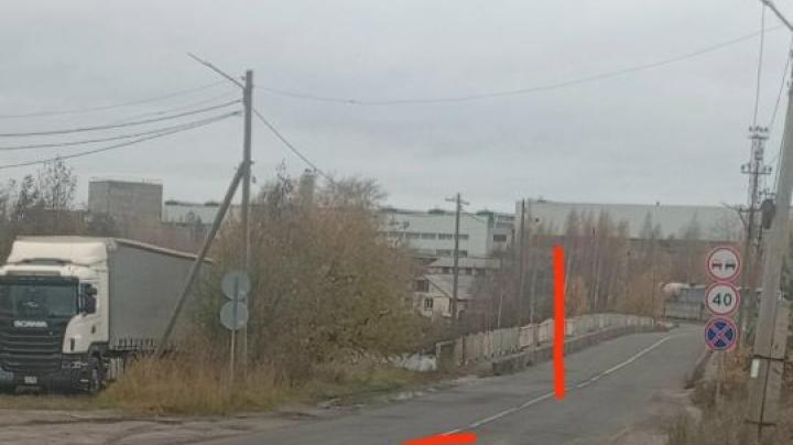 яма на дороге